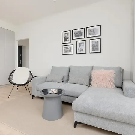 Srodmiescie Modern Krucza By Renters Prestige Appartamento *