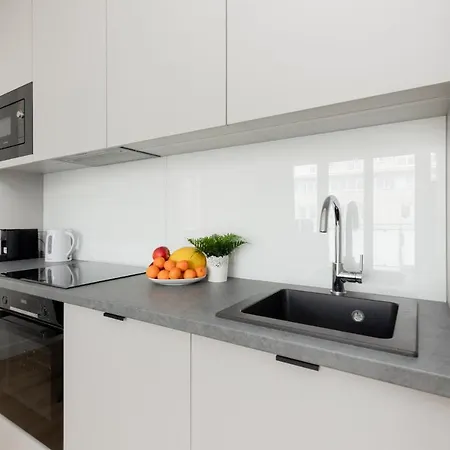 Sunny Apartment In The Center With Balcony & Air Conditioning By Noclegi Renters Appartamento