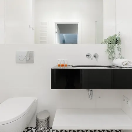 Srodmiescie Modern Krucza By Renters Prestige Daire