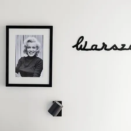 Daire Srodmiescie Modern Krucza By Renters Prestige Varşova