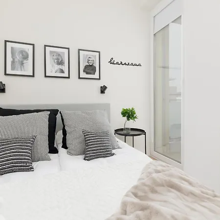 Sunny In The Center With Balcony & Air Conditioning By Renters Apartment *