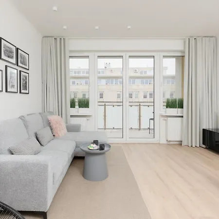 Sunny In The Center With Balcony & Air Conditioning By Renters Apartment *