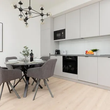 Srodmiescie Modern Krucza By Renters Prestige